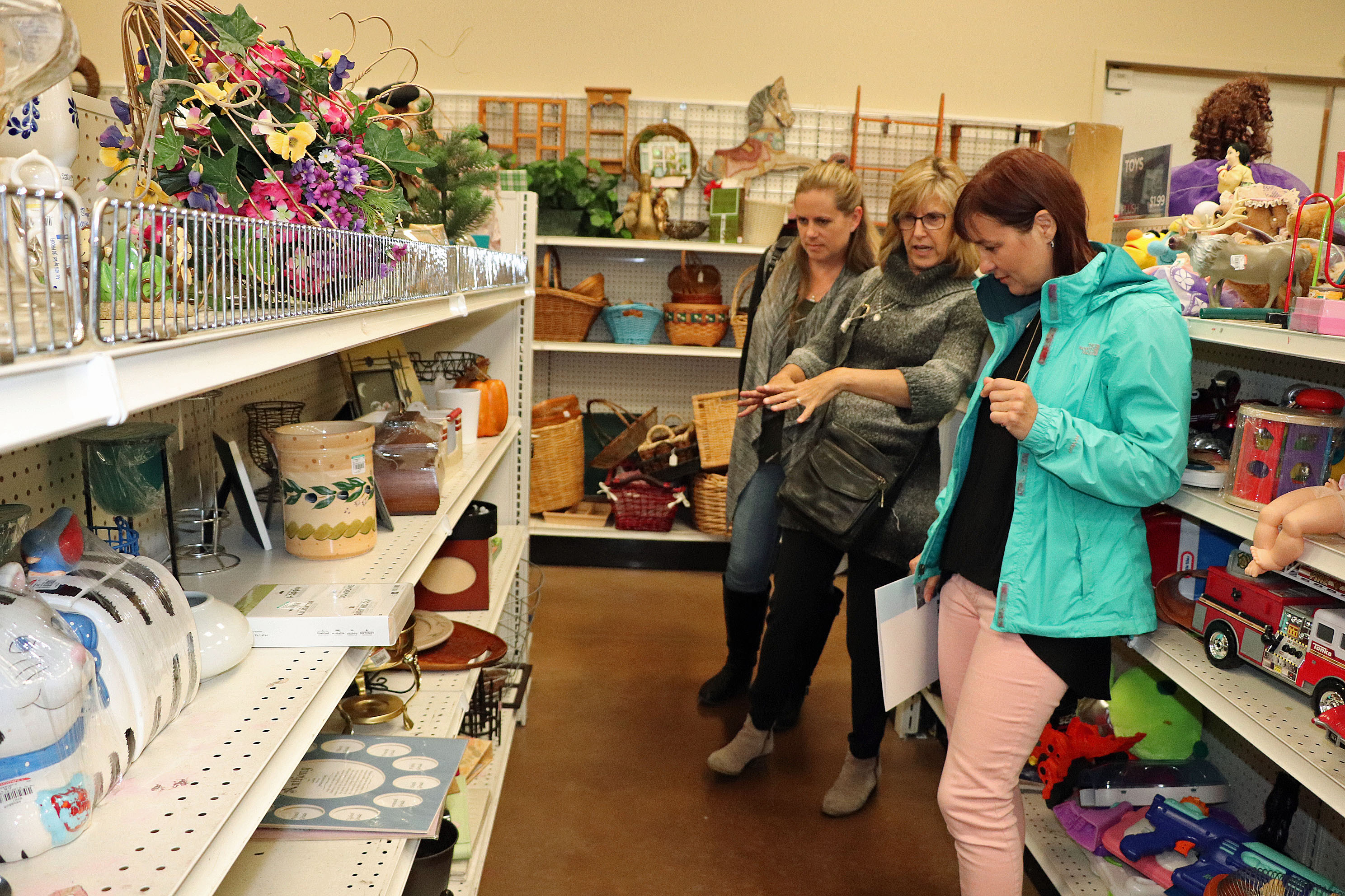 Goodwill Puyallup Treasure Hunting 01