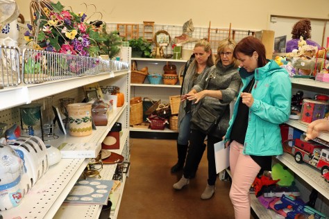 Goodwill Puyallup Treasure Hunting 01